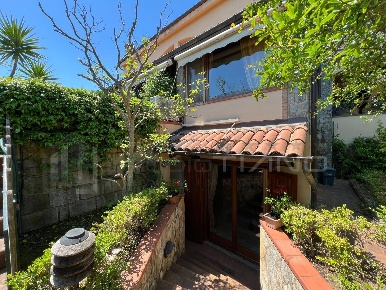 Foto Villa bifamiliare in VIA  SANDRO BOTTICELLI LOC .TA' SANT'AGOSTINO,