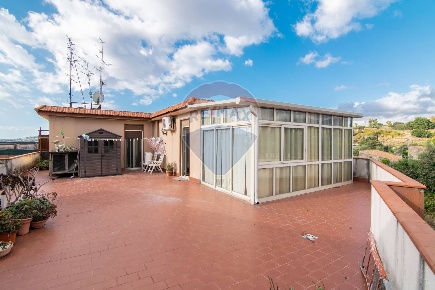 Foto Appartamento in Via Vittorio Emanuele, Aci Catena Centro di 90 m²