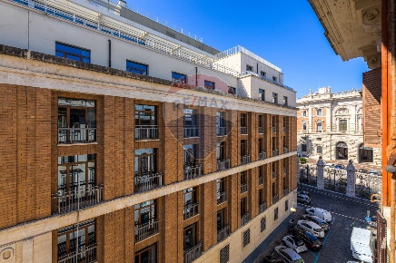 Foto Ufficio in Via Umbria, Roma Sallustiano di 173 m² con 8 locali