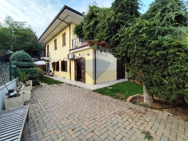 Foto Appartamento in Via Alpignano, Rivoli Posta Vecchia di 133 m²