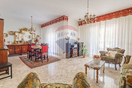 Foto Appartamento in Via Saverio La Sorsa, Molfetta di 148 m² con 5 locali