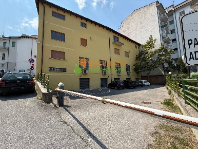 Foto Box in Via Garibaldi, Campobasso Centro di 15 m² con 1 locali
