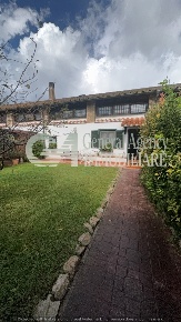 Foto Villa a schiera in via calopezzati, Roma Eur di 150 m² con 3 locali
