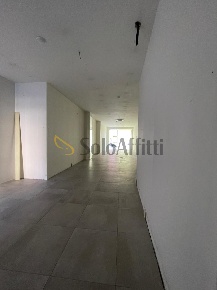 Foto Locale commerciale a Frosinone Tribunale di 100 m² con 2 locali