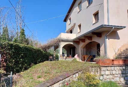 Foto Appartamento in Via Campiani 69, Cellatica di 210 m² con 4 locali
