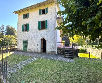 Foto Villa unifamiliare in Via dell'Appennino, Vernio Montepiano di 250 m²