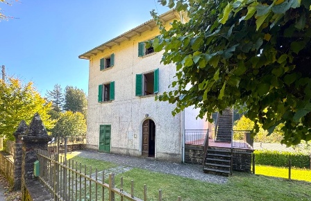 Foto Villa unifamiliare in Via dell'Appennino, Vernio Montepiano di 250 m²