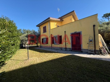 Foto Villa unifamiliare in Via Montalbano 195, La Spezia di 198 m²