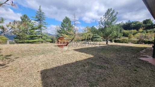 Foto Casa indipendente a Barberino di Mugello di 250 m² con 8 locali