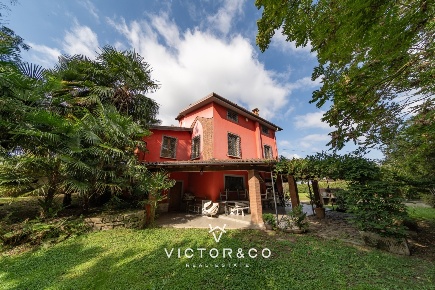 Foto Villa unifamiliare in Viale Parco Mazza sn, Oleggio Centro di 409 m²