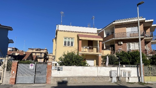 Foto Appartamento in Lungomare delle Meduse 251, Pomezia di 65 m²