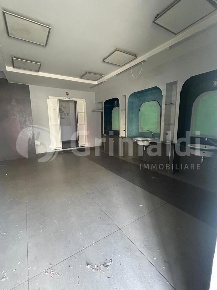 Foto Negozio in Via CAMPANA 265, Quarto di 45 m² con 1 locali in affitto