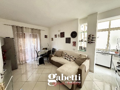 Foto Appartamento in Largo Villaura 11, Palermo Porto di 70 m² con 3 locali