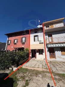 Foto Rustico a Caneva Centro di 125 m² con 6 locali in vendita