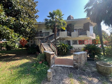 Foto Villa singola in Via MOTTA snc, Monselice di 240 m² con 5 locali