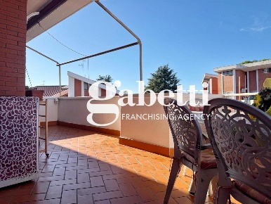 Foto Appartamento in Via VALERICO LACCETTI 24, Roma di 106 m² con 4 locali