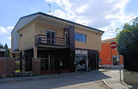 Foto Villa unifamiliare in Via ROMAGNA SNC, Legnano di 248 m² in vendita