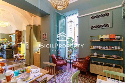 Foto Negozio in Via Umberto 47, Catania XX Settembre - Tribunale di 150 m²