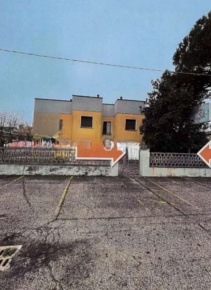 Foto Negozio in Via del lavoro, Copparo Centro di 104 m² con 1 locali