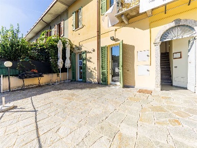 Foto Negozio in via Oltercolle 43, Como Lora di 40 m² con 1 locali