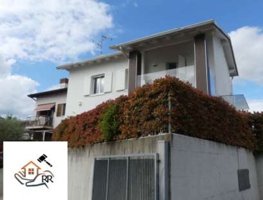 Foto Appartamento in Via monte lessini(Frazione Salionze), Salionze