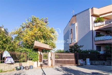 Foto Appartamento in Via Guttuso 7, Rende Saporito di 107 m² con 4 locali