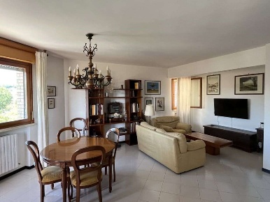 Foto Appartamento a Ancona di 147 m² con 6 locali in vendita