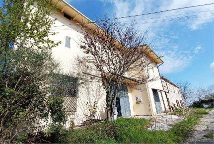 Foto Casa indipendente in Via S.P. Tavoleto, Urbino di 4225 m² con 1 locali