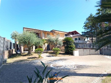 Foto Villa unifamiliare in Via Benvenuto Cellini 3, Casapesenna di 300 m²