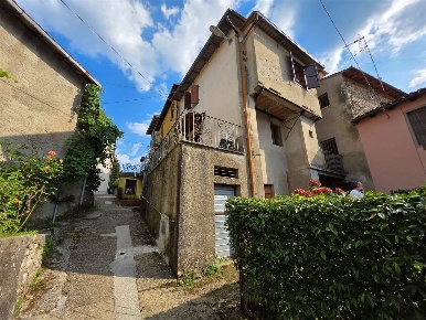 Foto Appartamento in Via Centrale, Molazzana Sassi di 80 m² con 5 locali