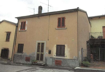 Foto Casa indipendente in Via Sant’Ippolito, Vernio di 102 m² con 4 locali