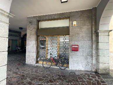 Foto Negozio a Bergamo di 240 m² con 6 locali in vendita