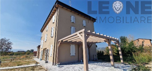 Foto Appartamento in Via Mazzini  2, Vignola Centro di 245 m² con 5 locali