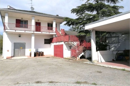 Foto Appartamento in Via Po, Copparo Centro di 171 m² con 7 locali