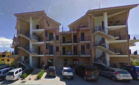 Foto Negozio in Via Alpi, Montegranaro di 81 m² con 1 locali in vendita