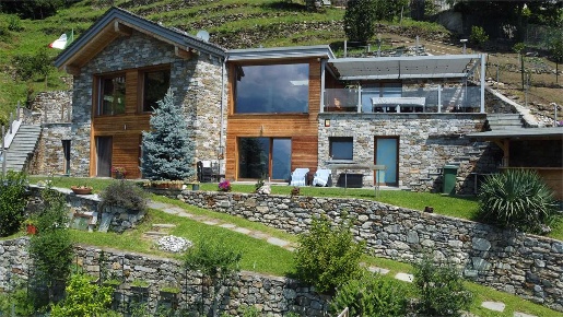 Foto Villa unifamiliare in Via Vanoni  1, Chiavenna Centro di 300 m²