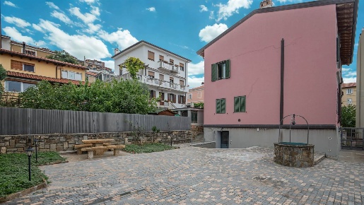 Foto Villa unifamiliare a Trieste Barcola di 381 m² con 10 locali