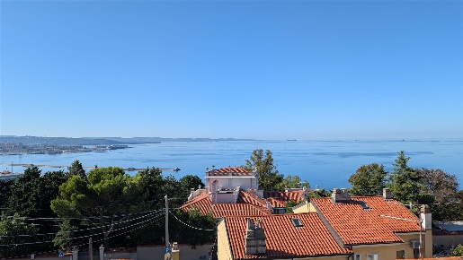 Foto Villa unifamiliare a Trieste Barcola di 381 m² con 10 locali