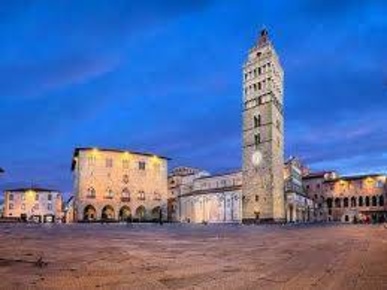 Foto Negozio a Pistoia Stadio di 309 m² con 5 locali in vendita