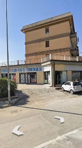 Foto Locale commerciale in Via Borremans 28, Caltanissetta di 690 m²