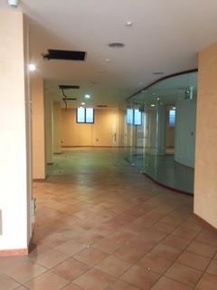 Foto Ufficio in Via dei Principati, Salerno Centro di 400 m² con 1 locali