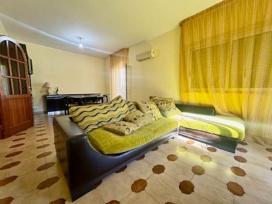 Foto Appartamento a Lascari di 100 m² con 4 locali in vendita