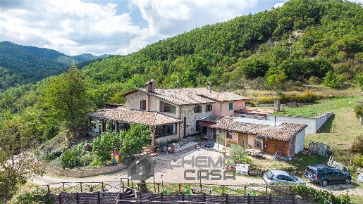 Foto Rustico in frazione santa margherita 53, Gubbio di 350 m² in vendita