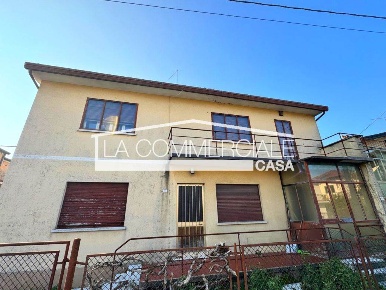 Foto Casa indipendente a Mogliano Veneto Centro di 195 m² con 10 locali