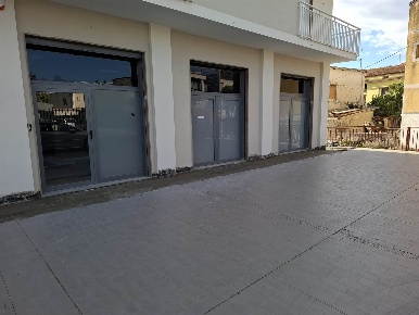 Foto Attività commerciale a Salerno Zona Industriale - San Leonardo