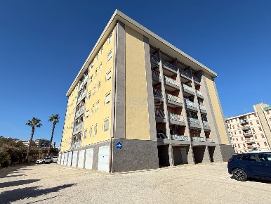 Foto Appartamento in VIA ALGERI, Siracusa Mazzarrona di 131 m² con 4 locali