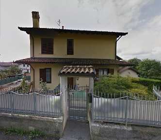 Foto Villa unifamiliare a Giussano Centro di 165 m² con 5 locali in vendita
