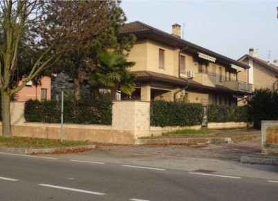 Foto Appartamento a Seveso Altopiano, Baruccana di 108 m² con 6 locali