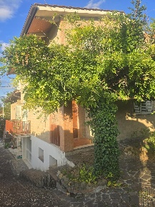 Foto Villa unifamiliare a Monteroni d'Arbia Centro di 186 m² con 7 locali