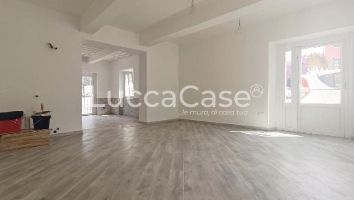 Foto Locale commerciale a Massarosa Bozzano, Quiesa di 51 m² con 3 locali